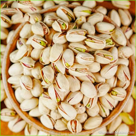 কাঁচা পেস্তা বাদাম